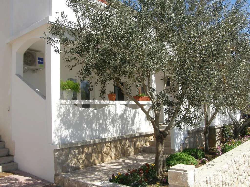 Apartments Marino Povljana