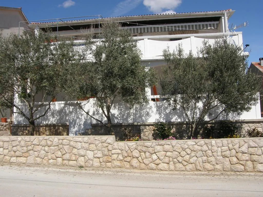 Apartments Marino Povljana 0*,