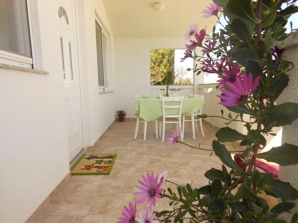 Apartments Marino Povlja   Povljana