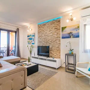Charming House On The And Deluxe Apartament Pula