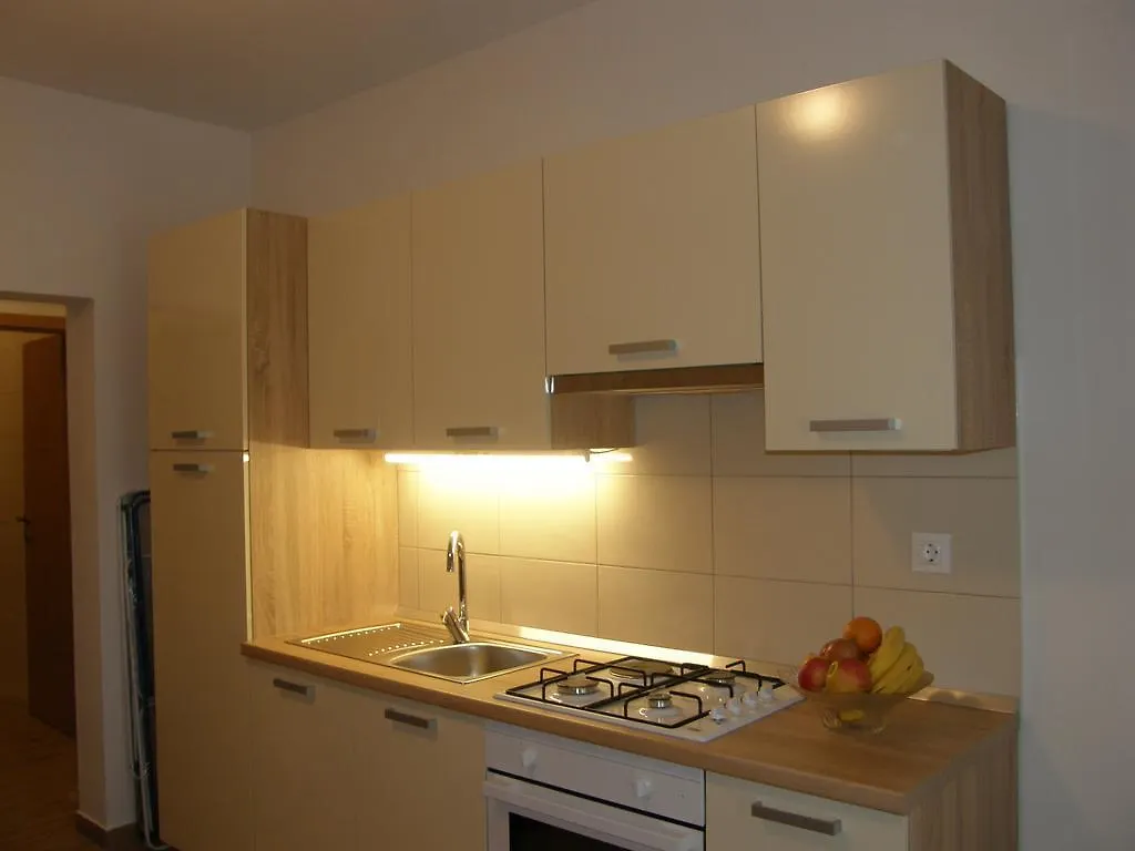 Apartments Marino Povlja  Povljana
