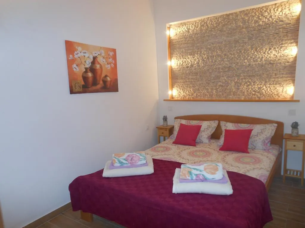 Apartments Marino Povlja   Povljana